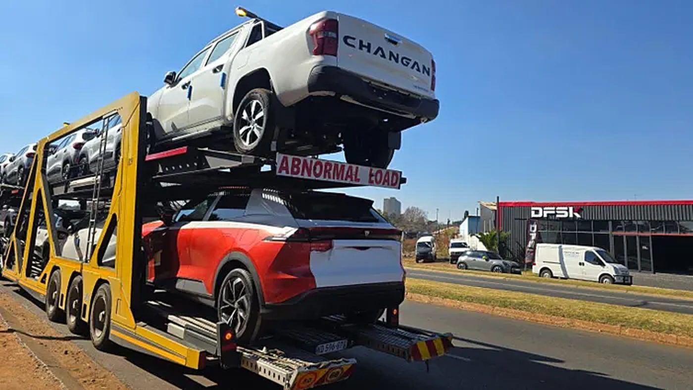 Changan vehicles on a carrier truck